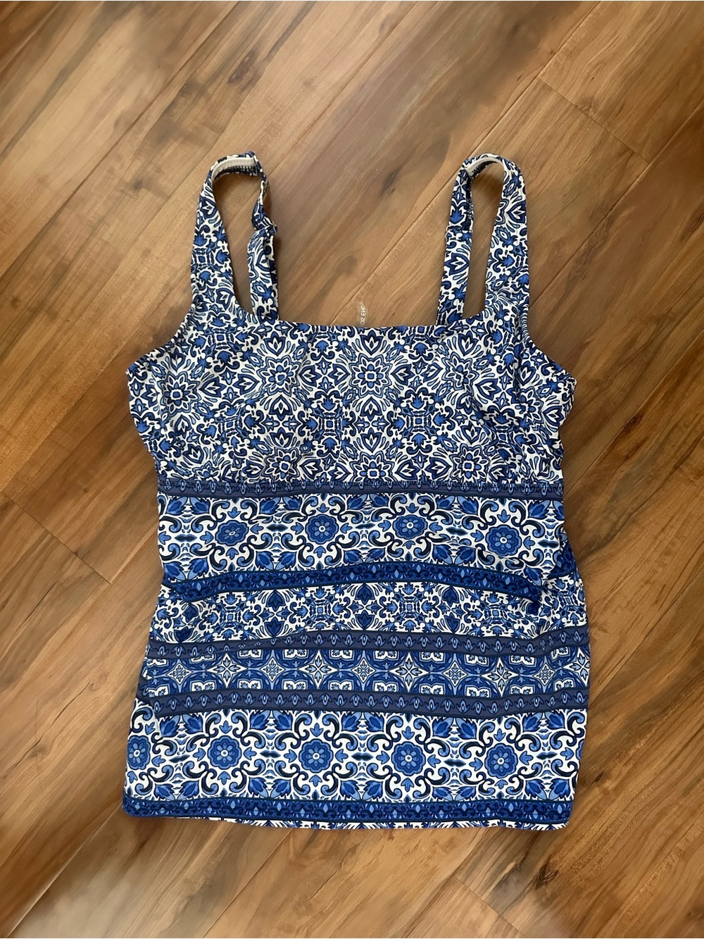 Gently Worn Women’s Lands’ End Blue Patterned Women’s Swim Tank Top